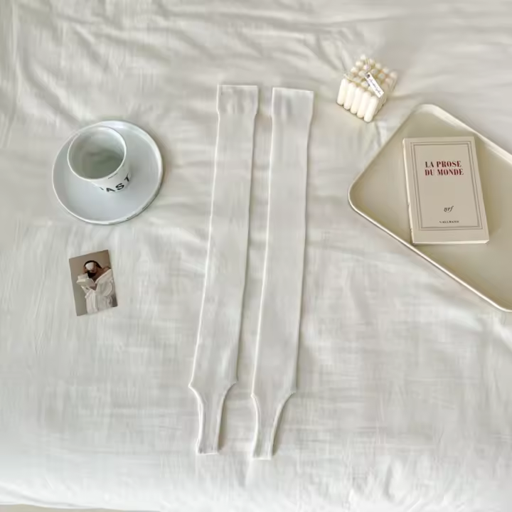 Nuevas Medias De Mujer En Color Sólido Moda Delgadas Transpirables Simple Largas Hasta La Rodilla Elegantes Calentadores De Pierna Tendencia De Calcetines Para Mujer - 1