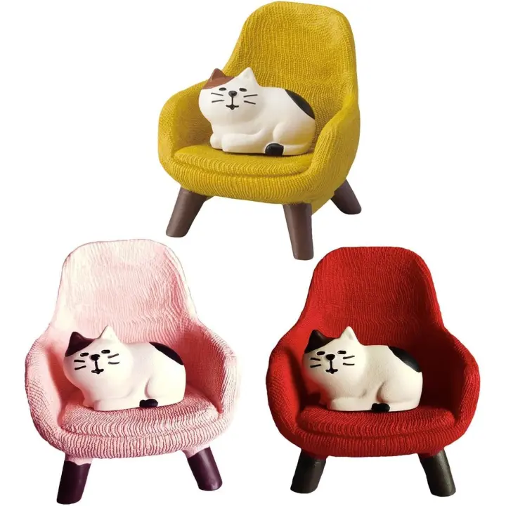 Paquete de 3 figuras de gatos en miniatura con sofá pequeño, figuras de gatos de resina, decoración de escritorio de animales con sofá, gatos en miniatura de dibujos animados, lindos accesorios de escritorio en miniatura para amantes de los gatos - 1