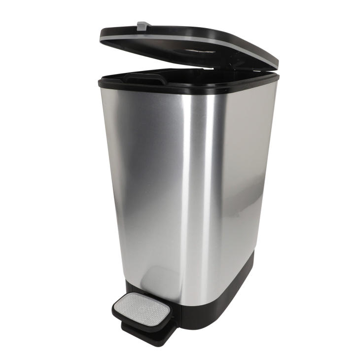 Curver - Cubo de basura Chic Bin 25L, diseño gris metalizado, pedal ajustable, sistema antiolor, base antideslizante, cesto interior extraíble, medidas 26,5x40,5x45 cm, ideal para cocina y oficina, papelera con tapa, 2 tamaños disponibles
