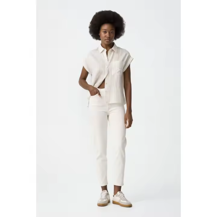 Pantalón mom slim 63 de Tiffosi. Vaquero blanco de Tiffosi con un estupendo ajuste, ideal para el verano, de tiro medio /alto - 1
