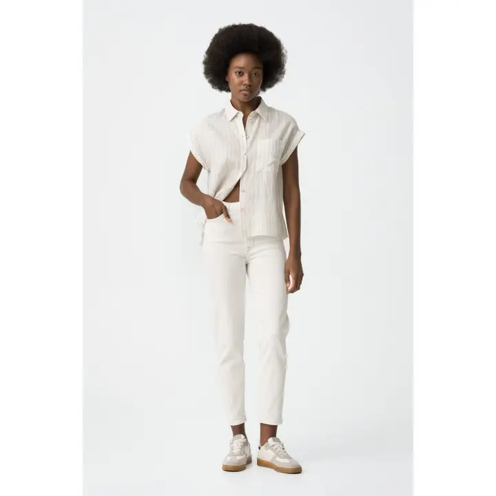 Pantalón mom slim 63 de Tiffosi. Vaquero blanco de Tiffosi con un estupendo ajuste, ideal para el verano, de tiro medio /alto - 1