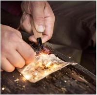 Acero de supervivencia para fuego, encendedor de pedernal, raspador de acero, herramienta de supervivencia de emergencia para exteriores, viajes, acampadas y senderismo (forma de diamante) - details 0