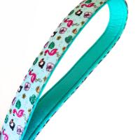 Correa Estampada para perro. Anilla en el asa para colgar el porta bolsas. Hebilla negra de aleación de Zinc. Marca Lila Dogs - details 1
