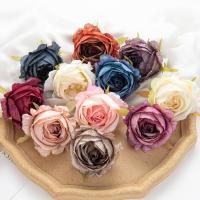 5Pcs Flores Artificiales De 7cm Rosas De Seda Para Decoración De Hogar Accesorios De Boda Caja De Dulces Navidad DIY - details 0