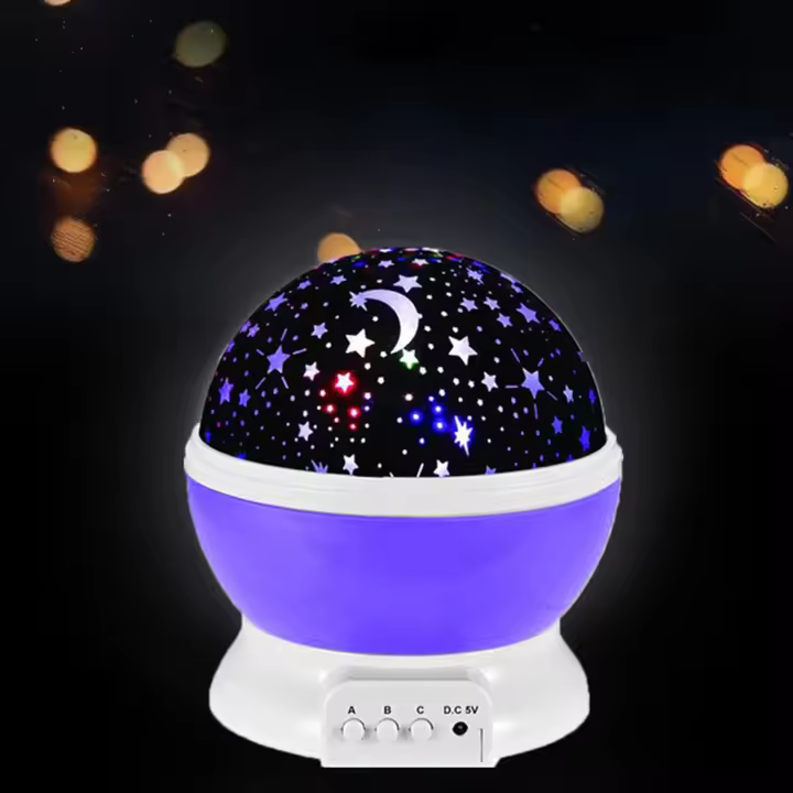 Proyector de estrellas, luz de proyector giratoria, luz de noche para bebé, funciona con USB o pilas, para habitación de bebé, regalo, decoración de fiesta, color morado - 1