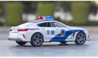 Coche De Policía M8 a Escala 1/32 En Metal Con Retroceso Pull Back Vehículo De Simulación Abre Puertas Juguete Para Colección Y Regalo Para Niños - details 11