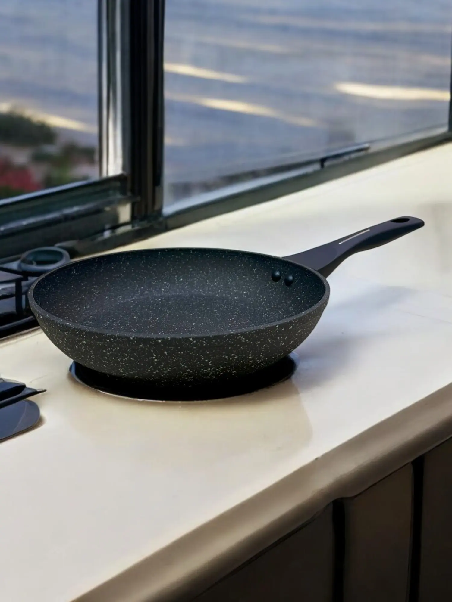 Happy Friends -  Set de 2 Sartenes Antiadherente para FULL Inducción PLATINUM | Sartén Aluminio Nueva Tecnología de Superficie Rugosa | Revestimiento Antiadherente | Tamaños a Elegir Ø18/20/22/24/26/28/30/32 cm | Libre de PFOA | ECO FRIENDLY - details 4