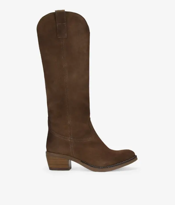 Bosanova Botas cowboy de caña alta confeccionada en serraje de piel con ligero tacón de madera y goma de 5 cm. Con forro de piel. - 1