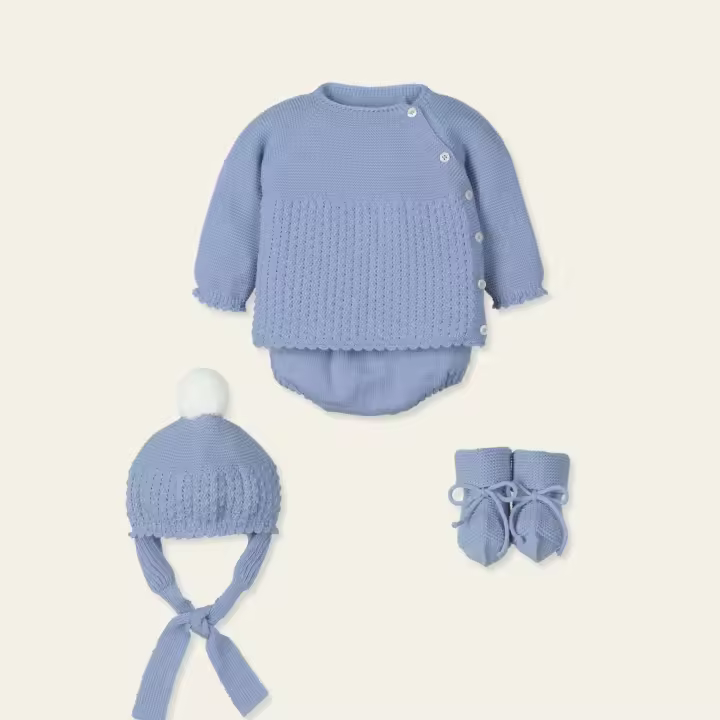 Traje 4P Canesú, con gorro pompom y patucos ENTERNECER MAC ILUSION M9438 Mac Ilusion 0 - 3 Meses 6 - 12 Meses Bebe niño Conjuntos con Pololo REBAJAS/ Outlet Outlet Invierno Ropa Recién Nacido TALLAS OUTLET INVIERNO NIÑO Otoño 24 - 1