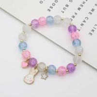 Pulsera de Cuentas Agrietadas en Púrpura y Rosa - Regalo de Pascua para Adolescentes con Detalles de Conejo y Cuentas Doradas - details 4