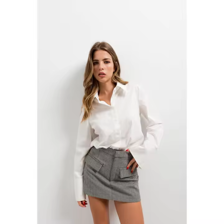 PuntoSalao Camisa popelín en color blanco cierre botones para mujer Confeccionada con untejido de popelín de alta calidad, esta camisa es la definición de confort y durabilidad - 1