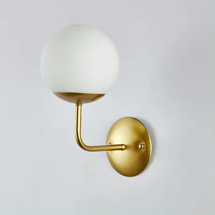Candelabro de pared dorado para baño, accesorio de luz negro, luces de pared modernas para dormitorio interior con sombras de globo de cristal mate - 1