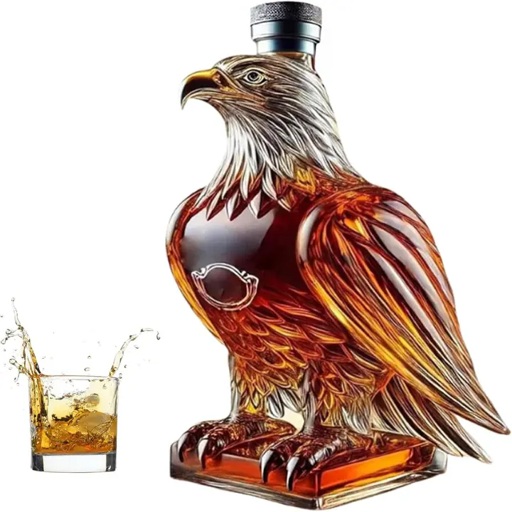 Botella de whisky divertida, nueva botella de whisky Eagle (2025), decantador de vidrio único para decantador de whisky, decantador de whisky de 10 oz, decoración divertida para bar, regalo de decantador de whisky para hombres (Eagle) - 1