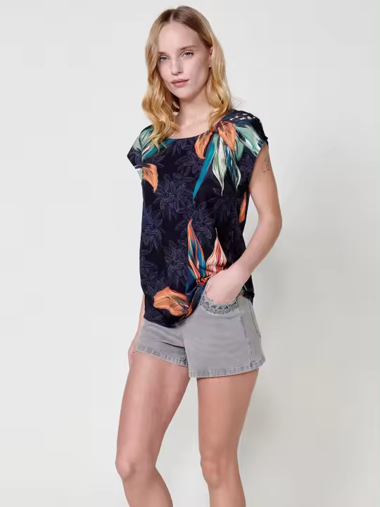 Koroshi Camiseta de manga corta y cuello redondo con tejido elástico y estampado de flores grandes con placa metálica con logo Koröshi en el frontal para mujer de color negro - 1