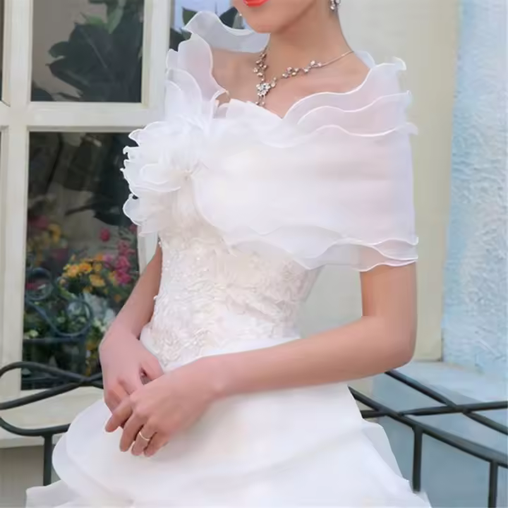 Nueva Capa De Boda Para Mujer Bolero Con Volantes Corta Roja Blanca Accesorios De Boda Económicos Tipo De Producto: Capas De Novia Material: Poliéster Nylon Técnica: Tejido a Trenzado Unidad De Medición: Pieza - 1
