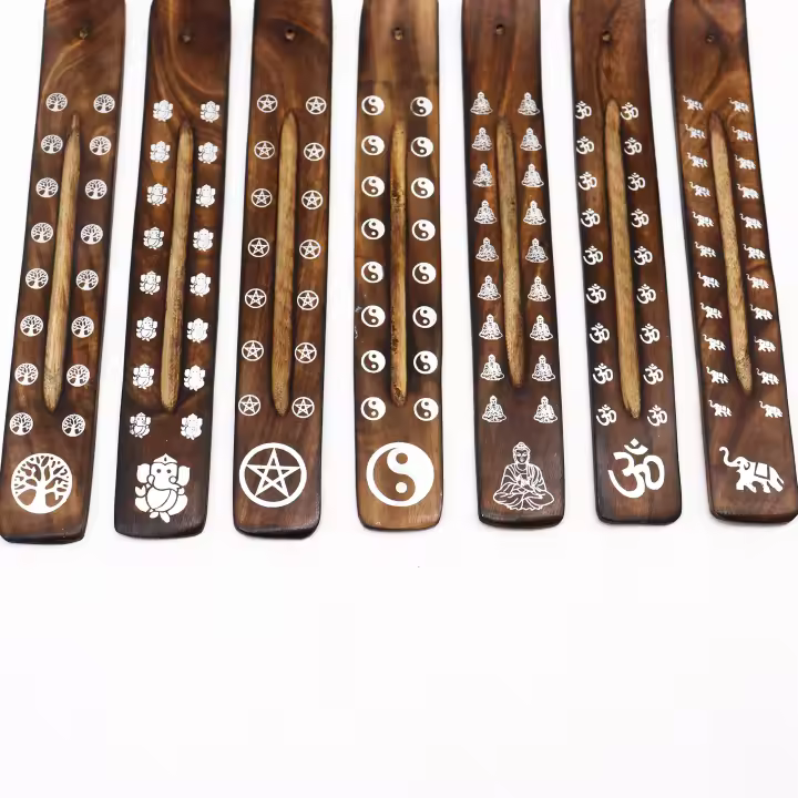 Viva Esencia – Porta Incienso de Madera de Mango Natural con Diseño Étnico Hecho a Mano | Ideal para Varillas | Ambienta tus Rituales con Estilo y Calma | AW Artisan Responsable en Europa - 1