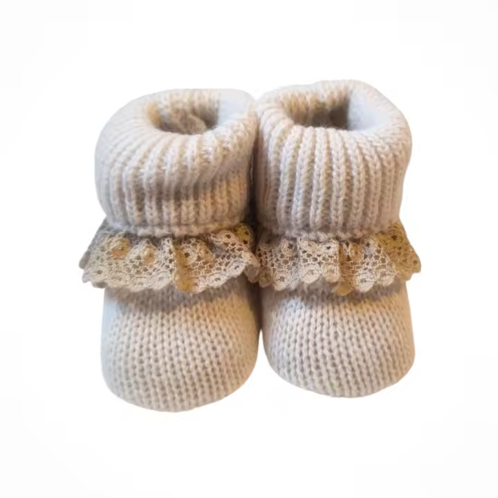 Patucos bebé recién nacido puntilla, Zapatos bebé de punto con detalle, Patucos de punto recién nacido elegantes, Zapatitos bebé con puntilla de encaje, Calzado bebé recién nacido diseño clásico, Patucos suaves bebé con puntilla, Zapatitos bebé - 1