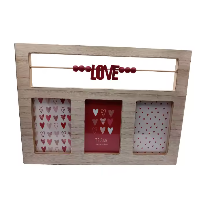 Portafotos múltiple de madera natural para colgar en la pared o apoyar sobre una superficie con espacio para tres fotos de 10 x 15 cm - con la palabra “LOVE” en letras rojas de madera movibles - ideal para demostrar tu amor - 1