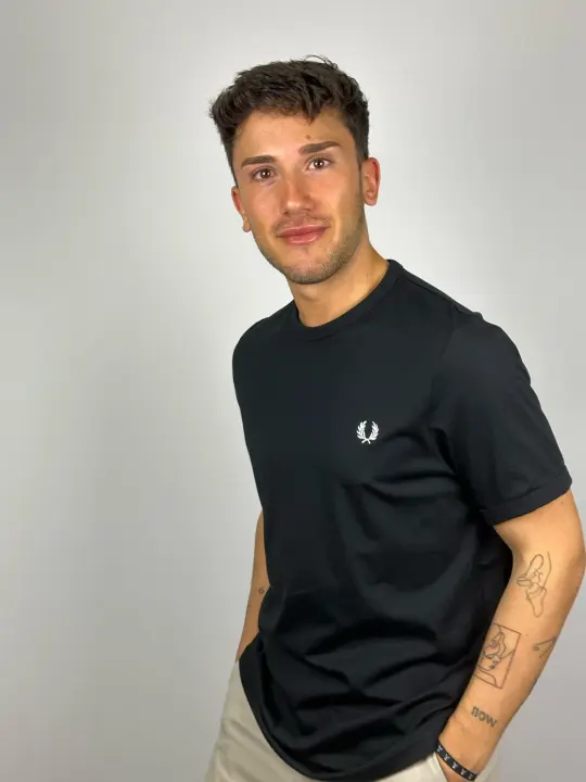 Camiseta Fred Perry Básica Negra Ringer T-Shirt M3519-102 - 1