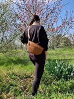 Bolso de cuero para Mujer, Bolso de Mujer elegant, riñonera con Correa para el hombro, cinturón ajustable, Cuero genuine Made in Italy, Model EASY (L, Negro) - details 1