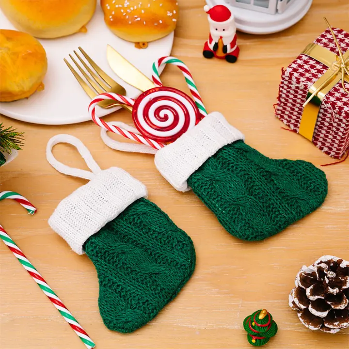 2pcs Mini Calcetines De Navidad Verde Rojo Tejidos Porta Knive Y Fork Adorno De Árbol De Navidad Colgante Para La Mesa Del Hogar Decoración De Año Nuevo - 1
