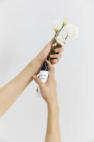 Skybottle - HAIR & BODY MIST WHITE RAIN (100ml) – Bruma hidratante para cuerpo y cabello con aroma floral duradero - details 1