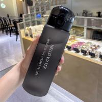 Botella De Agua Transparente Para Deporte 780ml Portátil Para Gimnasio Y Viajes a Prueba De Fugas Con Tapa Estilo Moderno En Colores Rosa Azul Negro Y Blanco - details 10