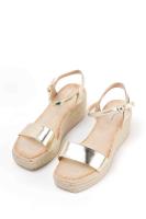 Lyla Wang sandalias doradas con cuña de esparto diseño trenzado y elegante cierre perfectas para el verano - details 1