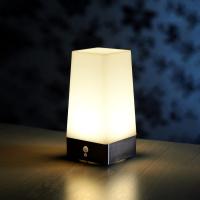 Lámpara de mesa inalámbrica con sensor de movimiento PIR, luz nocturna LED superbrillante para pasillo con batería - details 0