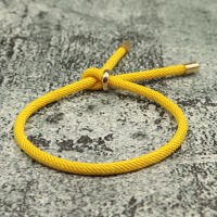 Pulsera Minimalista Milan De Hilo Ajustable Para Hombre Y Mujer En Colores Negro Y Rojo Regalo Para Parejas Pulsera De Amistad Brazalete - details 4