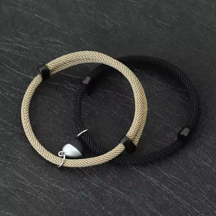 Pareja Romántica 2Pcs Pulsera Ajustable De Hilo Macramé Con Corazón Magnético Para Distancia Compatible Para Hombres Y Mujeres Accesorios De Moda Para Parejas - 1