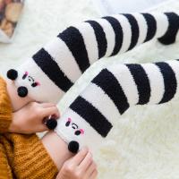 Medias Altas De Invierno Para Mujer Con Estampado De Animales De Dibujos Animados Terciopelo Coral De Felpa Grueso Medias Altas a La Rodilla Con Rayas - details 2