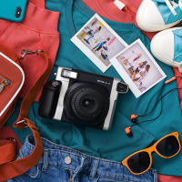 Fujifilm Película Instax Wide Gran Formato 40 Fotografías instantáneas hermosas y nítidas, colores vivos y tonos de piel naturales. - details 2