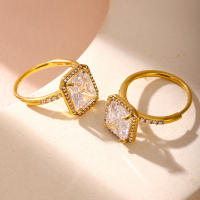 Encanto Anillo cuadrado de circón blanco para mujer, anillo de dedo de promesa de pareja chapado en oro de acero inoxidable de alta calidad, accesorios de boda de lujo, no se decolora, anillo de dedo índice de lujo ligero a la moda de acero de titanio - details 11