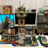 Conjunto De Juguetes De Bloques Compatible MOC Sets City Series Nuevo Estación De Policía En Isla Centro De Prisiones Para Niños Regalo - details 2