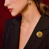 Broche De Girasol Amarillo Lujo Para Mujer Con Diamantes Broche De Plantas Luna Flor Geométrico Joyería Elegante Para Ropa - details 3