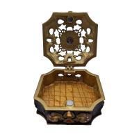 Cajita decorativa estilo vintage de metal con brillantes incrustados y motivos geométricos multicolor 6 x 6 cm aprox. con tapa con imán - diseño elegante - materiales de calidad robusta y exquisita mano de obra - ideal para decoración o regalo - details 2