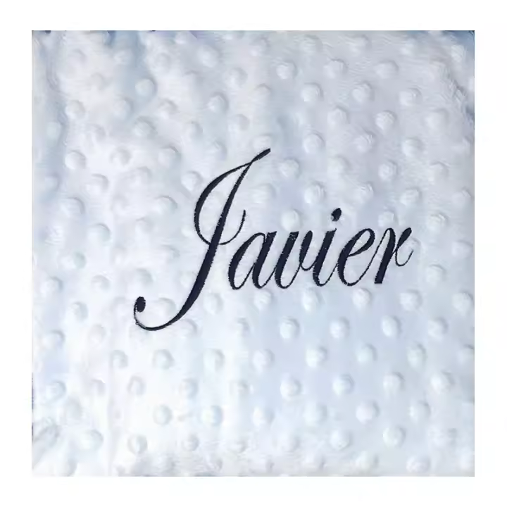 Manta Bebé Recién Nacido Personalizada con Nombre Bordado (1,10 x 0,80 cm) Color azul - 1