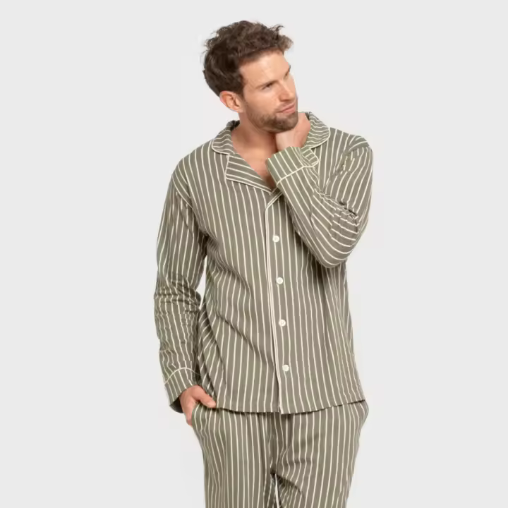 Tramas+ Pijama largo tipo camisero para hombre confeccionado en algodón 100% suave y transpirable, diseño clásico y elegante ideal para dormir o estar en casa con comodidad - 1