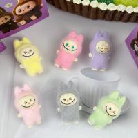 Muñecos Mini Labubu En Posturas De Pie Y Sentado Caja Sorpresa De 12 Piezas Juguetes Kawaii Decoración De Escritorio Colección Regalos De Navidad - details 11