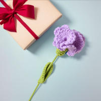 Carnación Tejida a Mano En Algodón Elegante Y Detallada Para Regalo De Aniversario O Día De La Madre Flores Artificiales Aestéticas - details 0