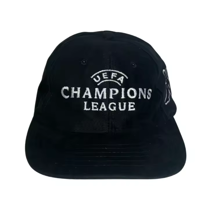 Kappa Gorra UEFA Champions League Negra 99005XE KCL Vintage años 90 Nueva Original Talla 00 con logo blanco frontal de Escudo Liga de Campeones y logo de la marca bordado parte lateral ajustable 54-59cm diseño retro Oportunidad Deadstock - 1