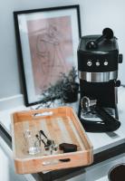 Cafetera exprés Jocca 20 bares con vaporizador orientable. Café estilo barista en casa con depósito de agua desmontable 1,25L, portafiltro con doble salida, bandeja de goteo extraíble. Incluye cuchara dosificadora con prensador. Potencia de 1100W - details 2