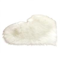 Carpetea Roja Grande De Peluche Imitación De Lana De Oveja En Forma De Corazón Alfombra De Piso Decorativa Para El Hogar Para Mujeres Lindo Y Encantador - details 4