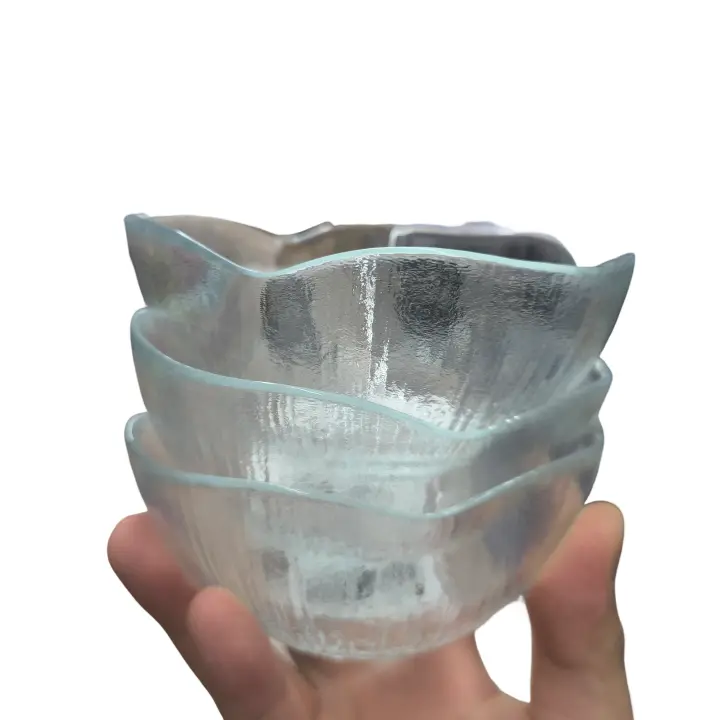 LILI HOME Pack de 6 Bowls de Snacks – Vidrio Translúcido ✨ Diseño moderno, funcional y con estilo. Medidas por unidad: Diámetro: Ø12.5 cm Altura: 5.5 cm Perfectos para todo tipo de snacks, aperitivos o postres, estos bowls destacan por su variedad de mo - 1