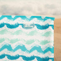 Aktive - Silla baja plegable de playa con respaldo, estructura de acero y asiento de poliéster, ligera y compacta, soporta hasta 110 kg, 47x48x50 cm, diseño azul, colección "Maldivas", sillas plegables - details 4