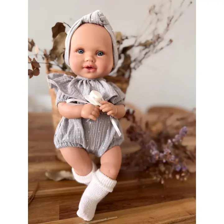 Muñeca Lucía - La Nina: Muñeca articulada de 40 cm con chupete y cuerpo suave. Fomenta habilidades sociales y desarrollo imaginativo - 1