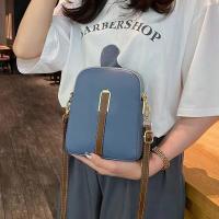 Bolso Bandolera Para Mujer Diseño Vertical De Color Sólido PU Suave Estilo Coreano Japonés Con Entradilla Para Auriculares - details 3