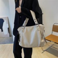 Bolso Bandolera De PU De Gran Capacidad En Color Sólido Para Mujer Estilo Retro Bolso De Hombro Suave Con Cierre De Cremallera - details 2