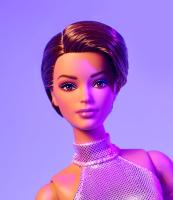Barbie Signature Looks Pelo Corto Muñeca articulada con Mono Rosa, Mattel HRM14 - details 2